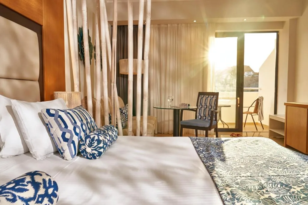 Lindos Bay Hotel: another view