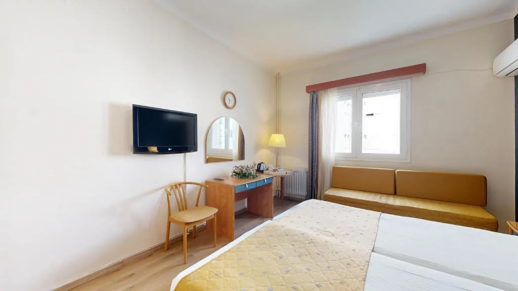 Lucy Hotel: another view