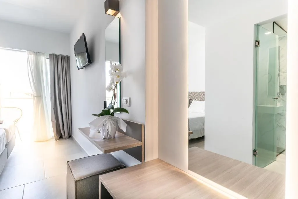 Lymberia Hotel: another view