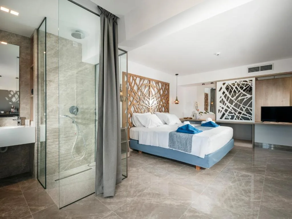 Lymberia Hotel: another view