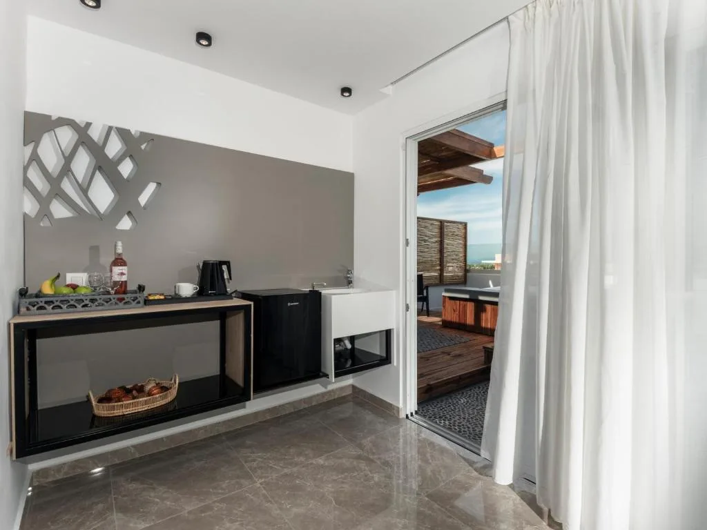 Lymberia Hotel: another view