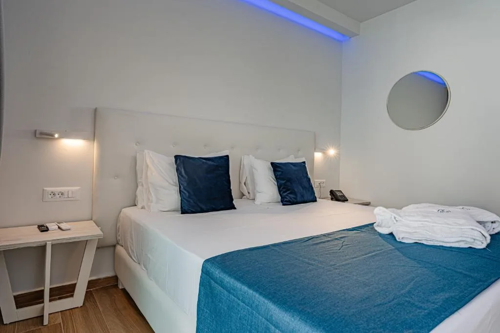 Magique Bleu Suites: another view