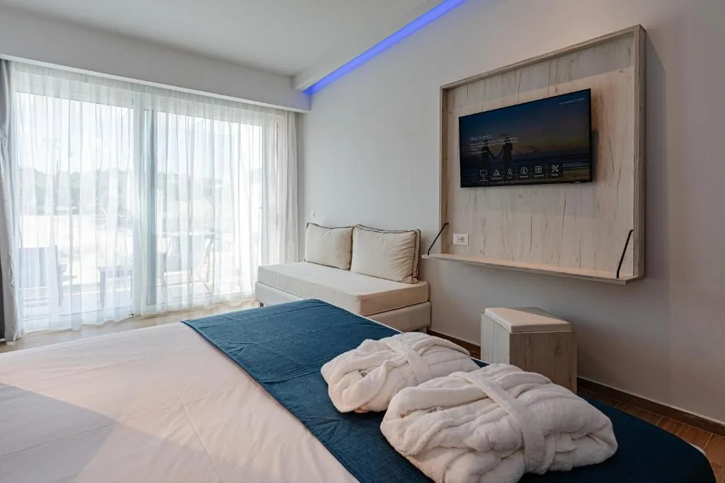 Magique Bleu Suites: another view