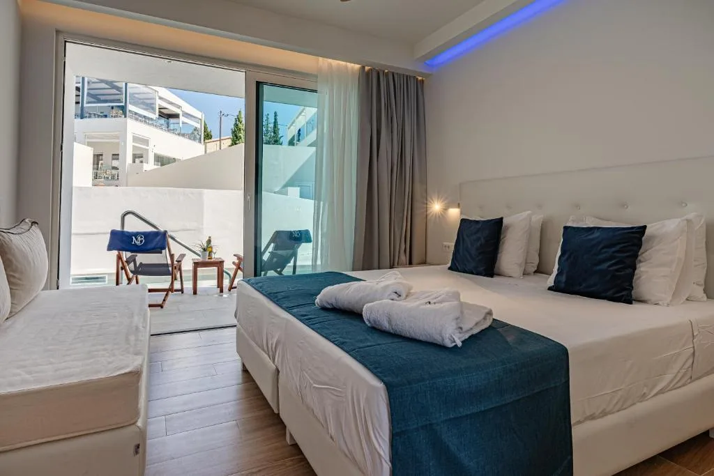 Magique Bleu Suites: another view