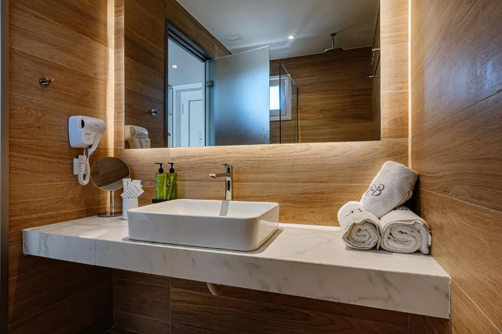 Magique Bleu Suites: another view