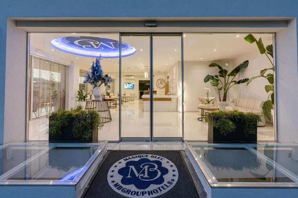 Magique Bleu Suites: another view