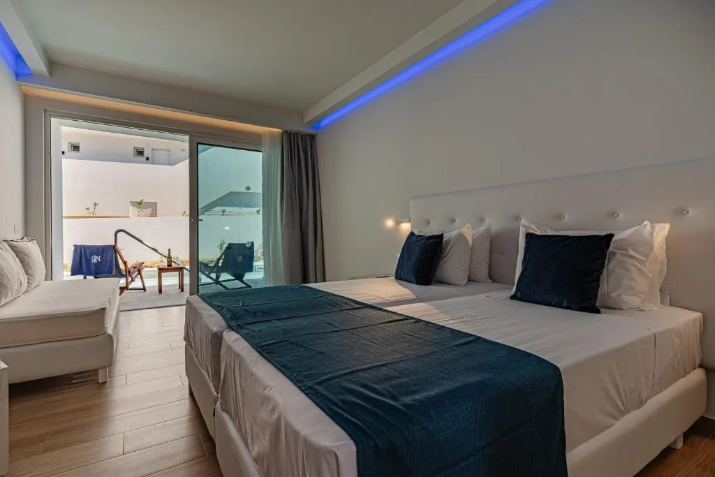 Magique Bleu Suites: another view