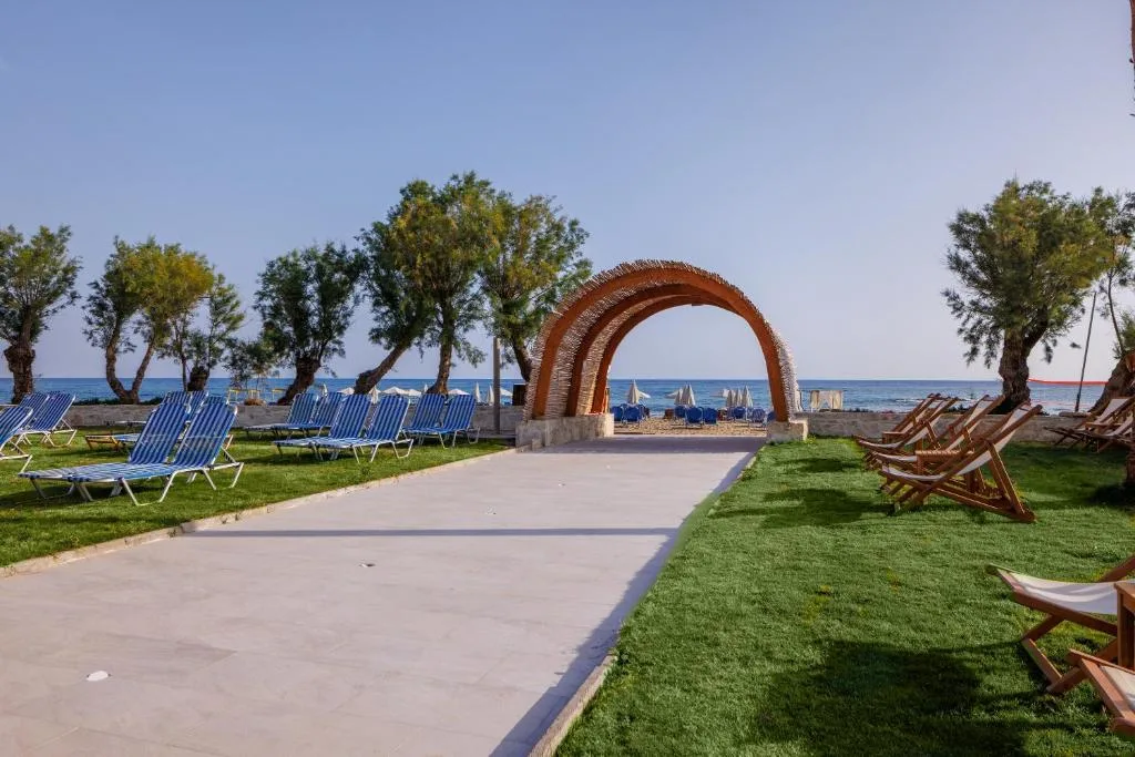 Malia Bay Beach Hotel & Bungalows: another view