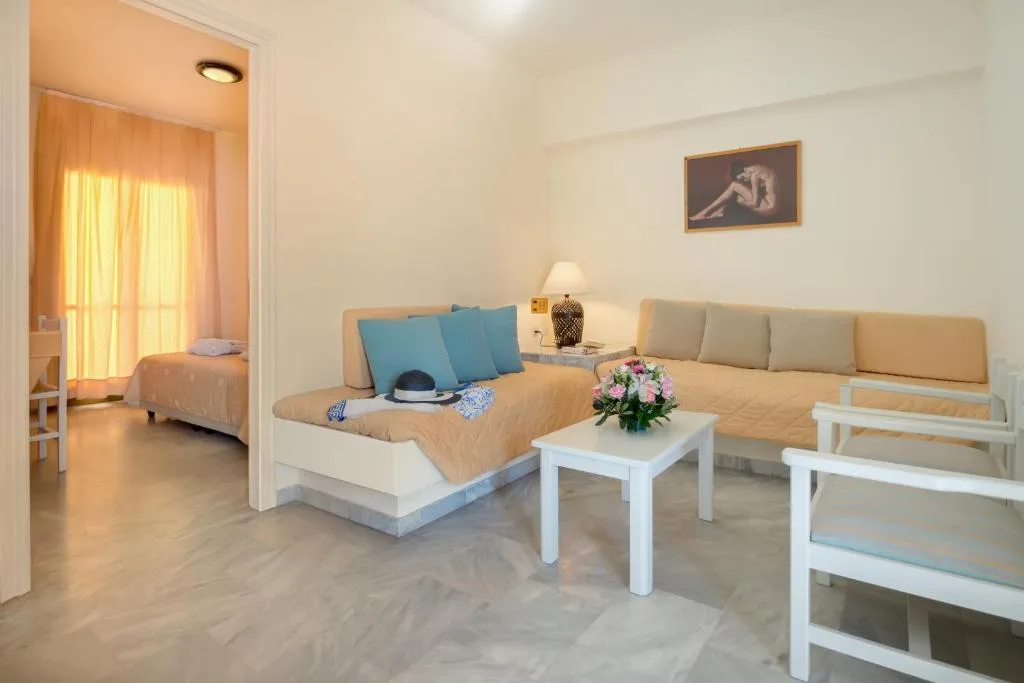 Mare Hotel Apartments: another view