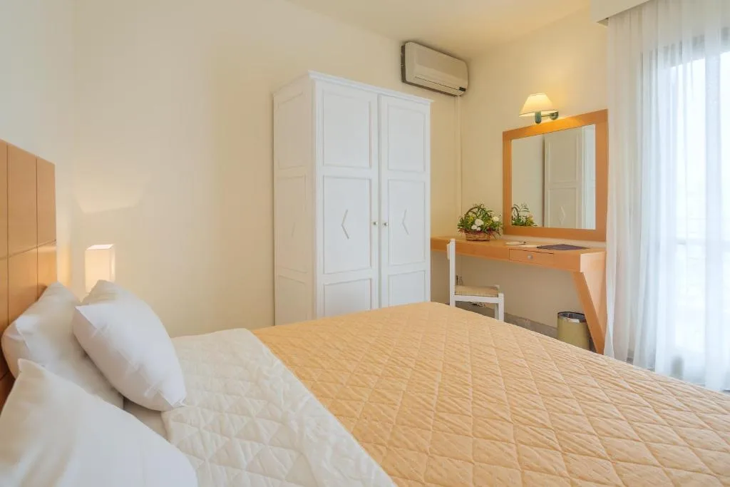 Mare Hotel Apartments: another view