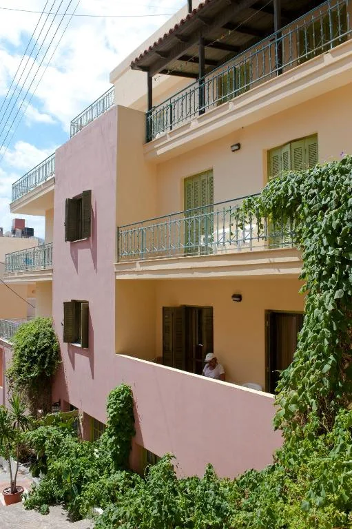 Mare Hotel Apartments: another view