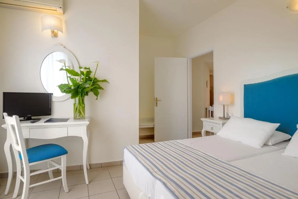Mare Hotel Apartments: another view