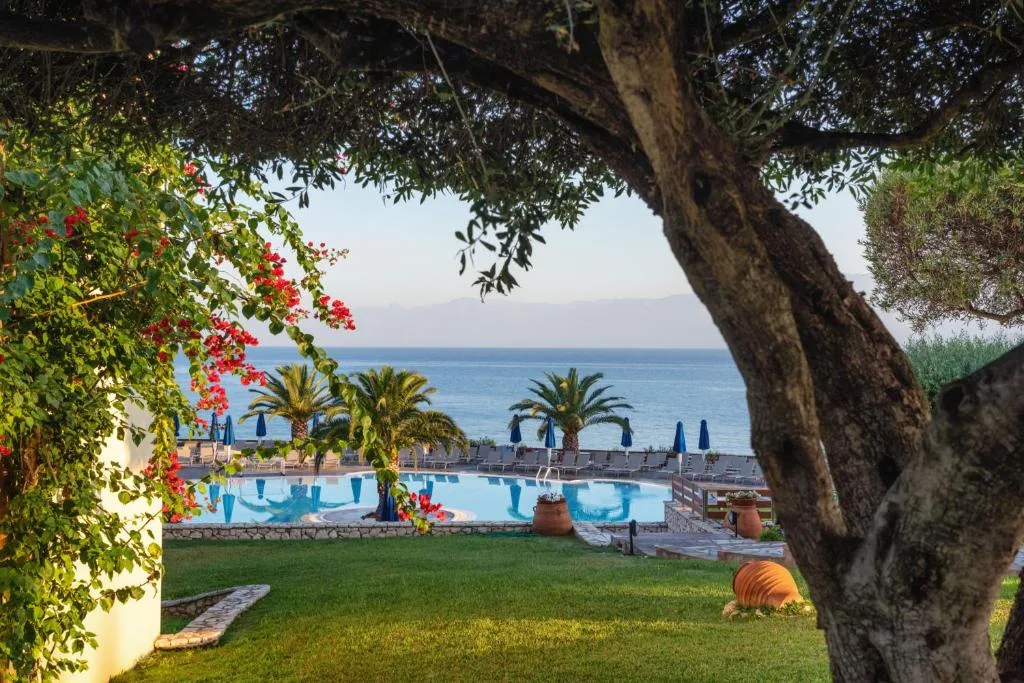 Mareblue Beach: another view