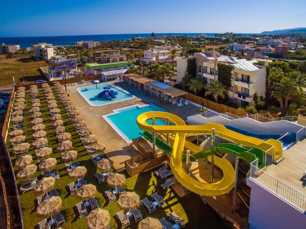 Meropi Hotel & Apartments: another view