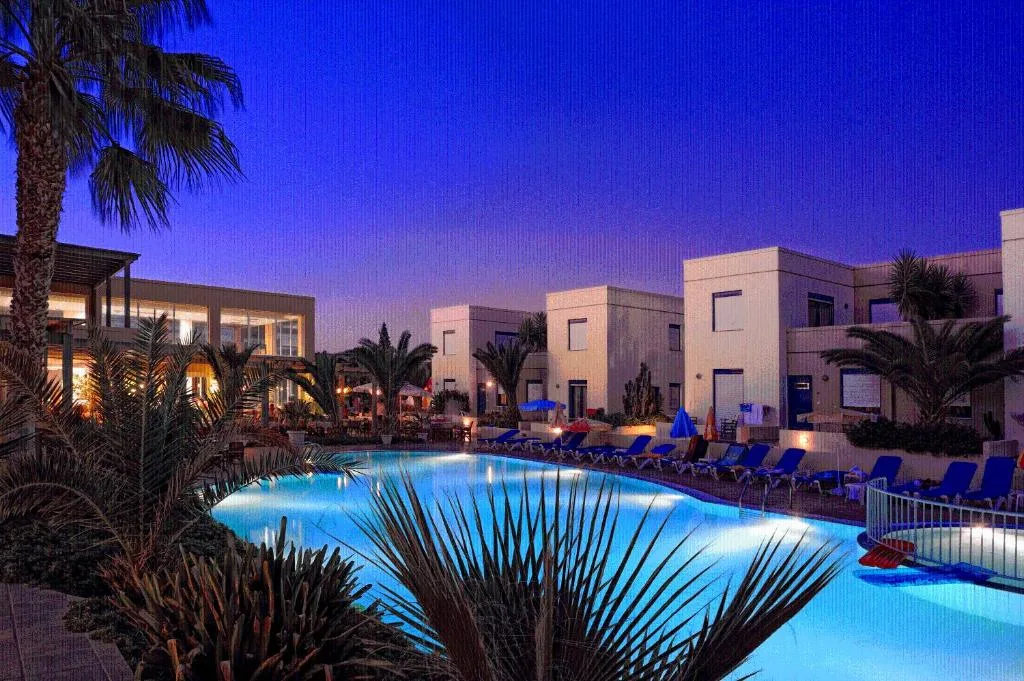 Meropi Hotel & Apartments: another view