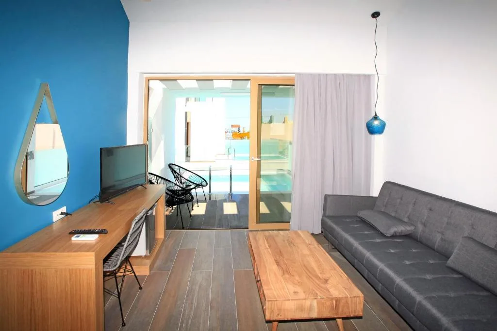Meropi Hotel & Apartments: another view