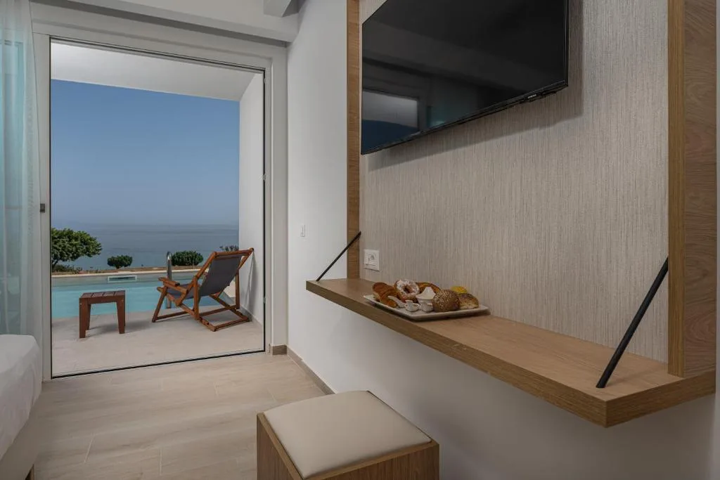 Mirage Bleu Hotel: another view