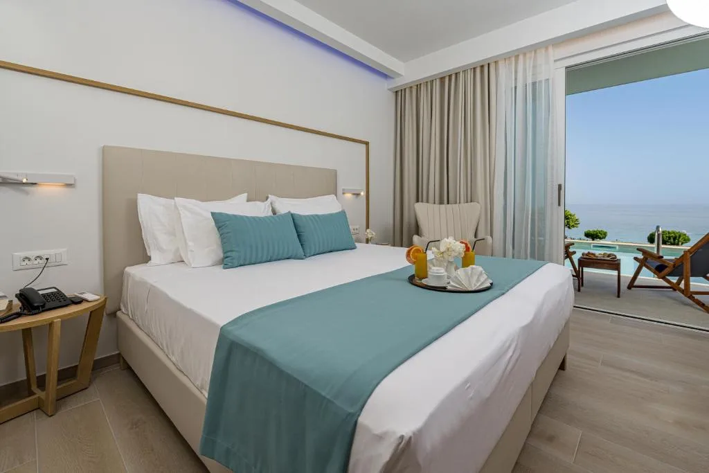 Mirage Bleu Hotel: another view