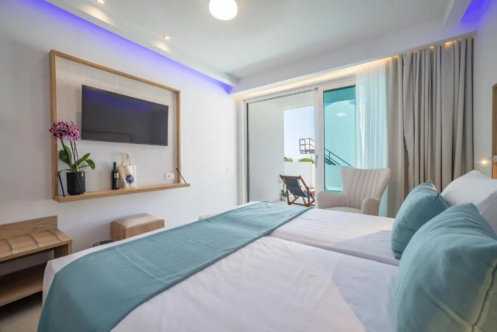 Mirage Bleu Hotel: another view