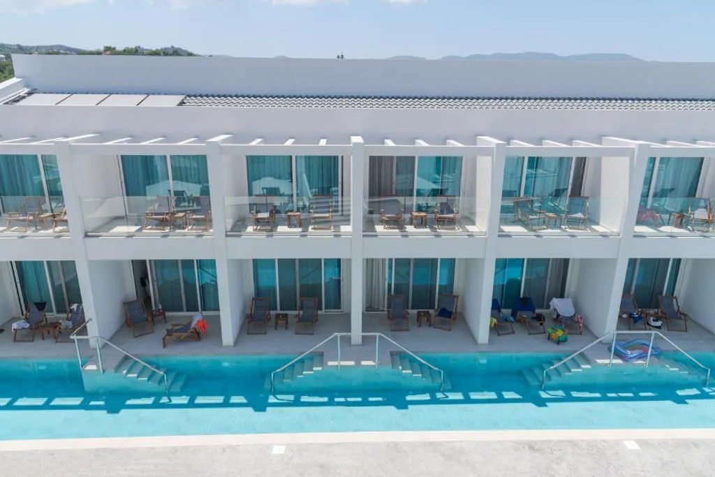 Mirage Bleu Hotel: another view
