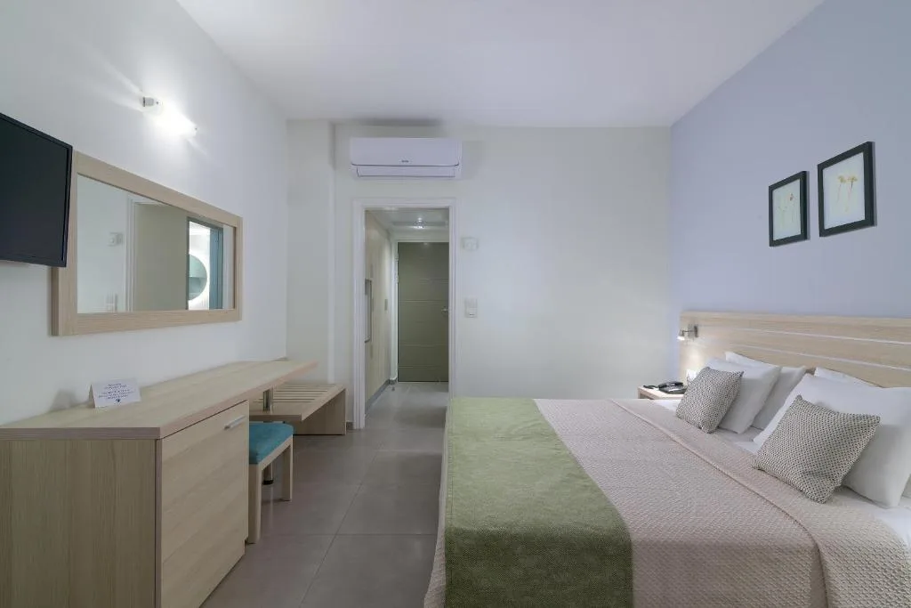 Niriides Hotel: another view