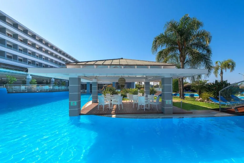 Oceanis Beach Hotel: another view