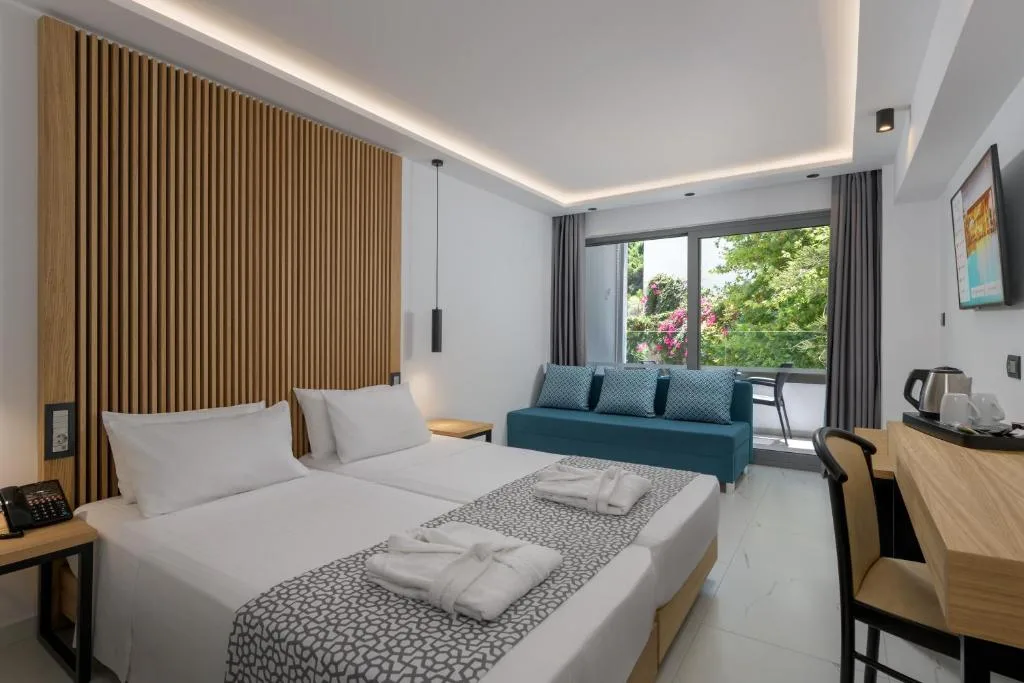 Oceanis Beach Hotel: another view