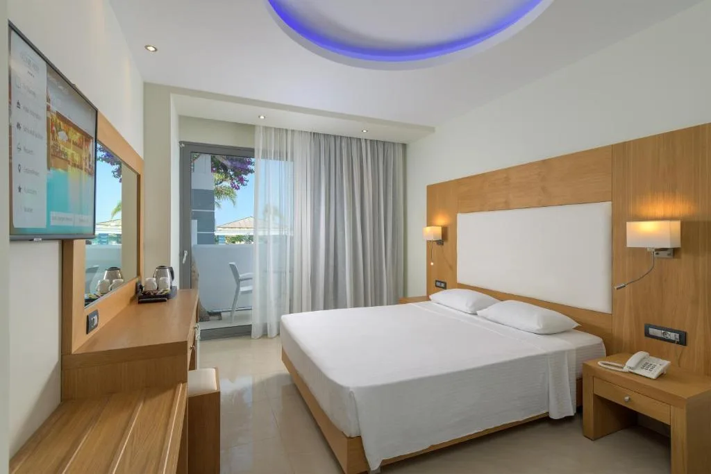Oceanis Beach Hotel: another view