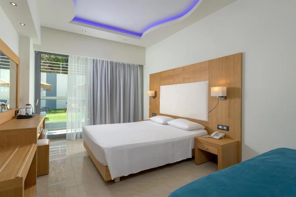 Oceanis Beach Hotel: another view