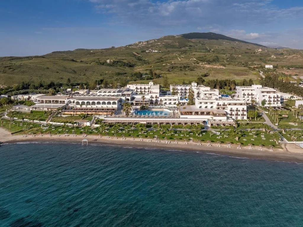 Oceanis Beach & Spa Resort: another view