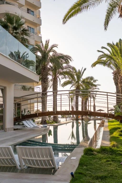 Pegasos Deluxe Beach Hotel: another view