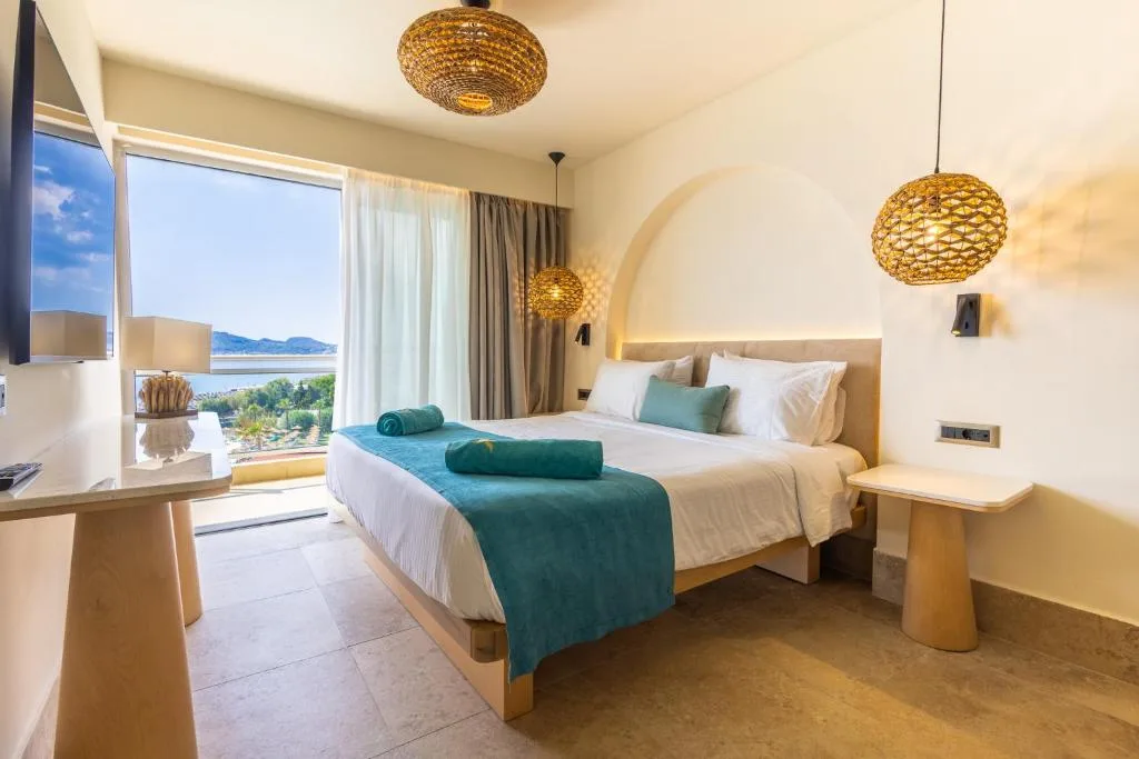 Pegasos Deluxe Beach Hotel: another view