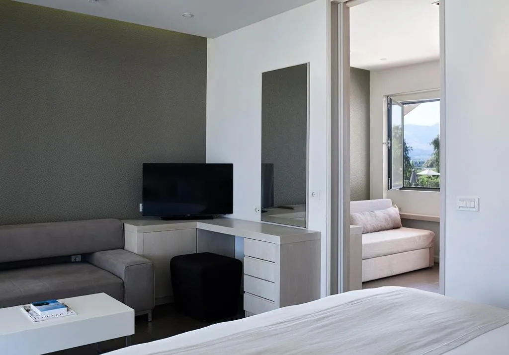 Pelagos Suites Hotel & Spa: another view