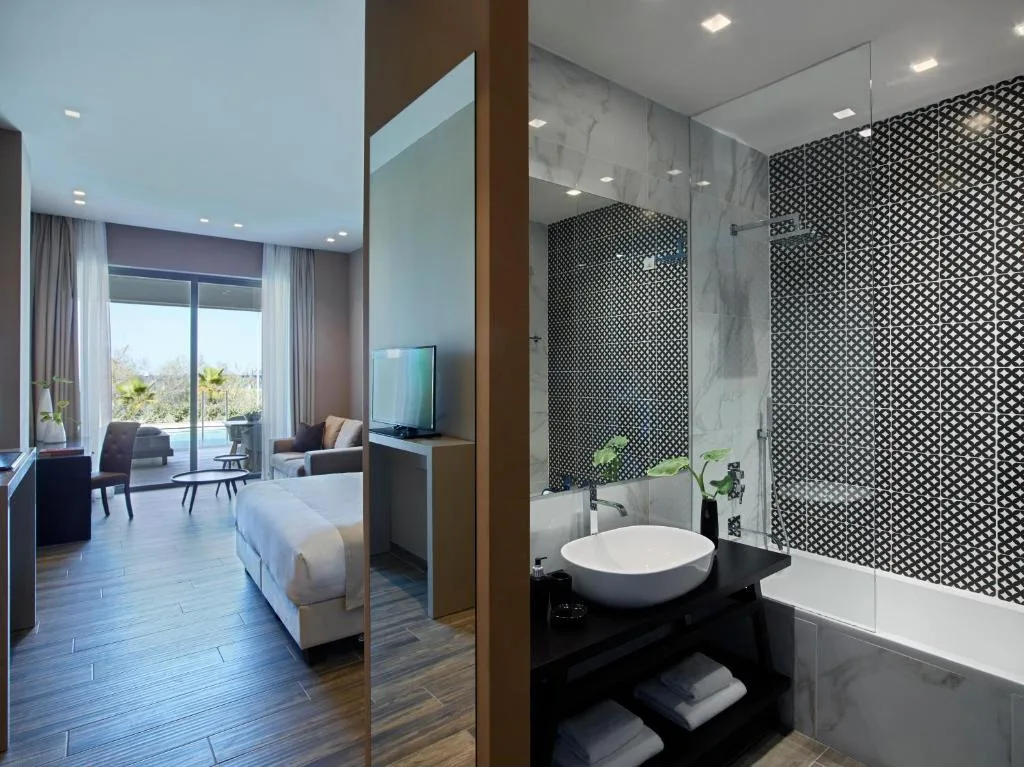 Pelagos Suites Hotel & Spa: another view