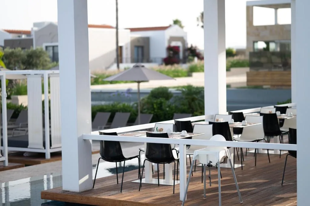 Pelagos Suites Hotel & Spa: another view