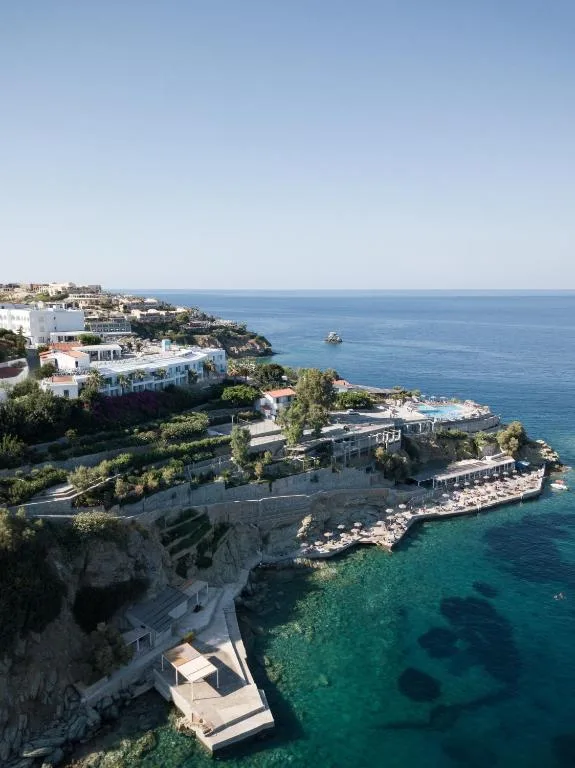 Peninsula Resort & Spa: another view