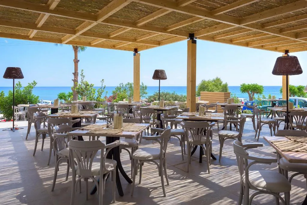 Porto Angeli: another view