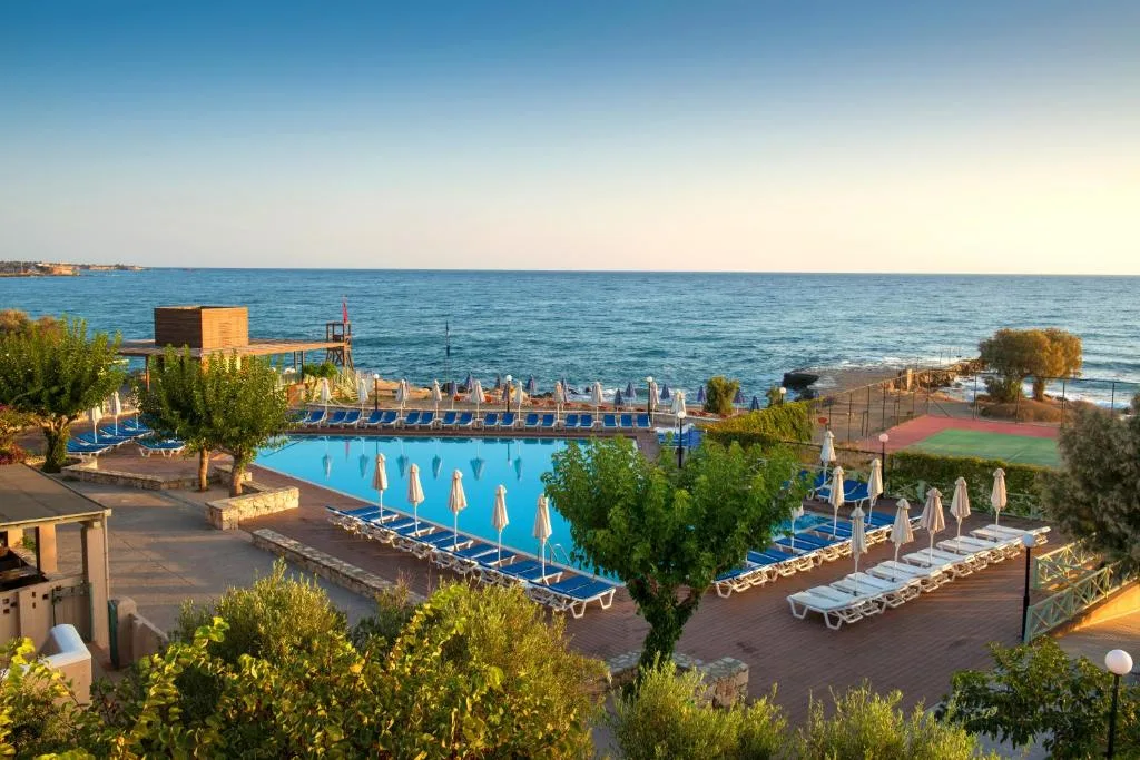Silva Beach Hotel: another view