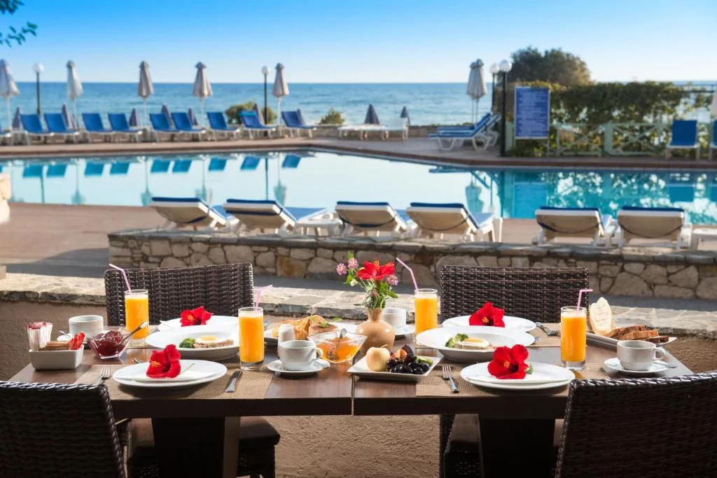 Silva Beach Hotel: another view