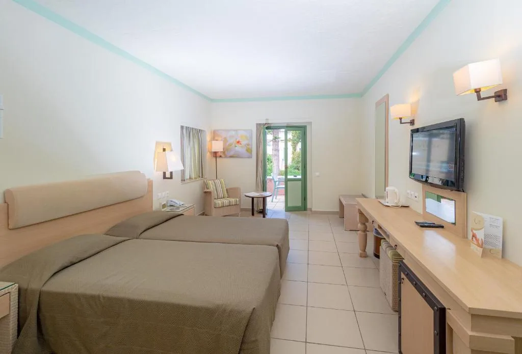 Silva Beach Hotel: another view