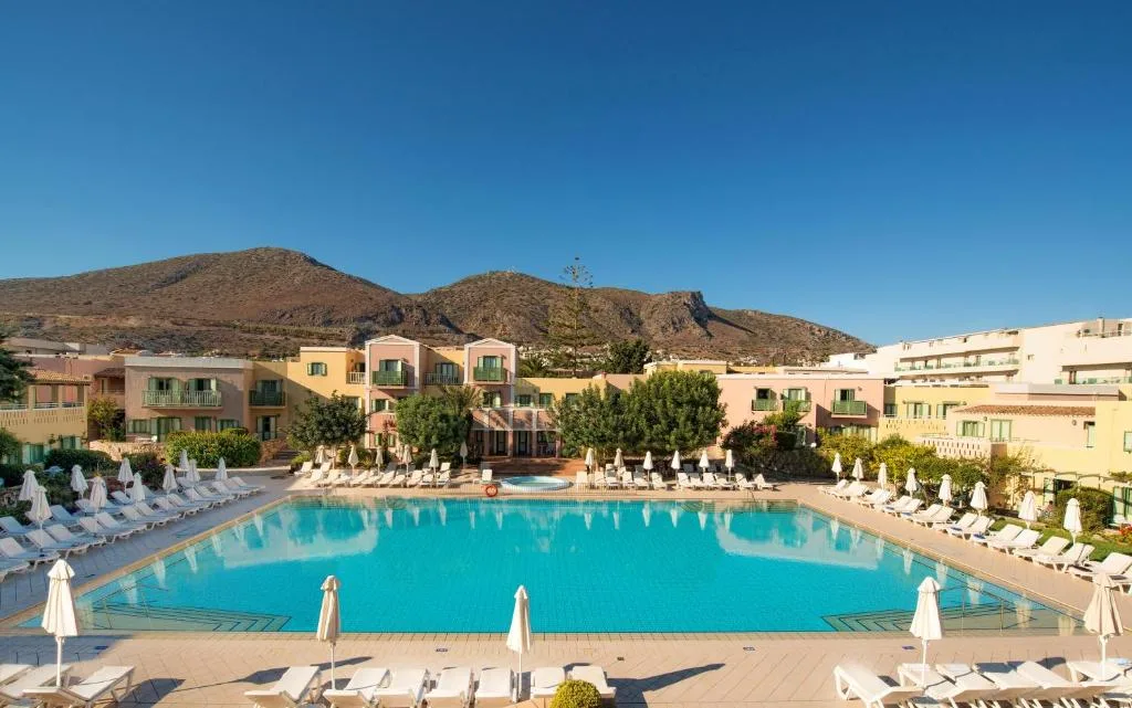 Silva Beach Hotel: another view