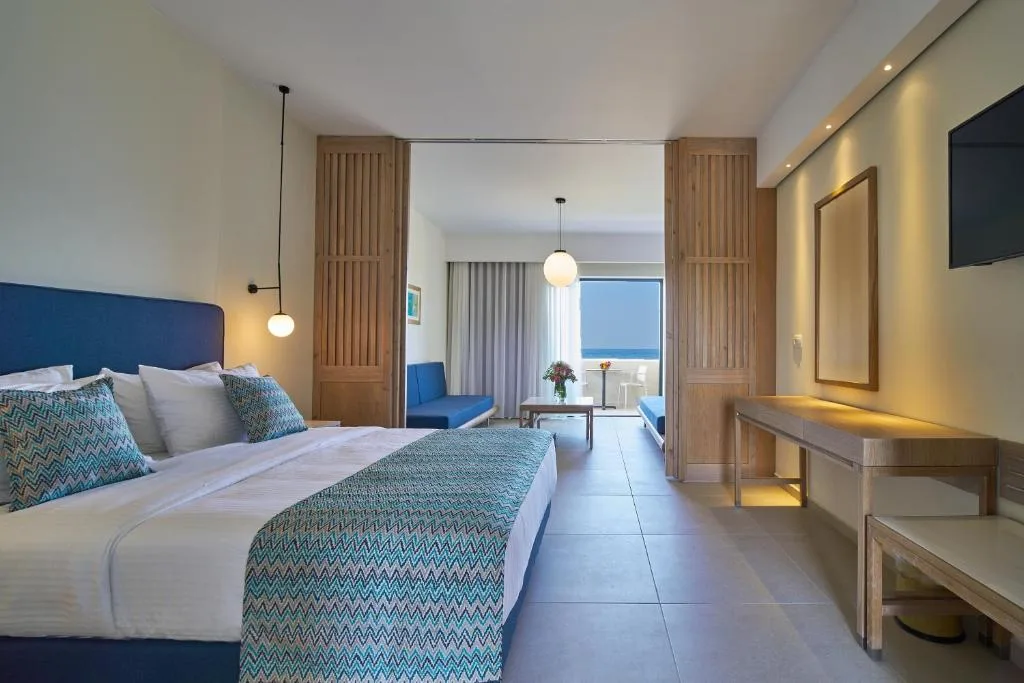 Silver Beach Hotel & Apartments: another view