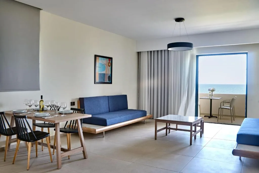 Silver Beach Hotel & Apartments: another view