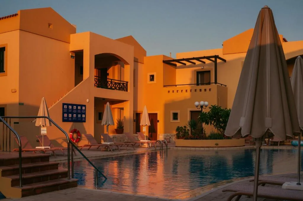 Silver Beach Hotel & Apartments: another view