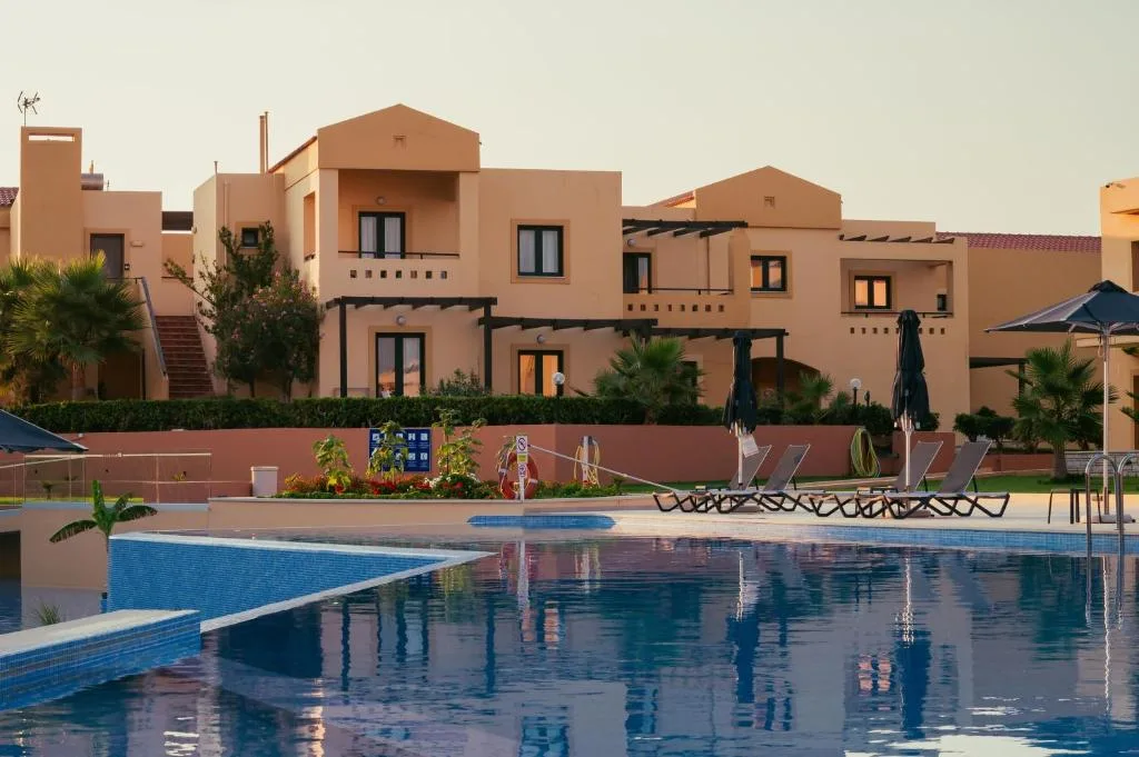 Silver Beach Hotel & Apartments: another view