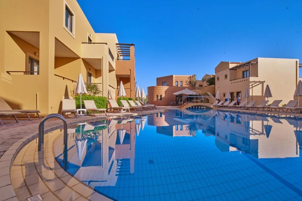 Silver Beach Hotel & Apartments: another view