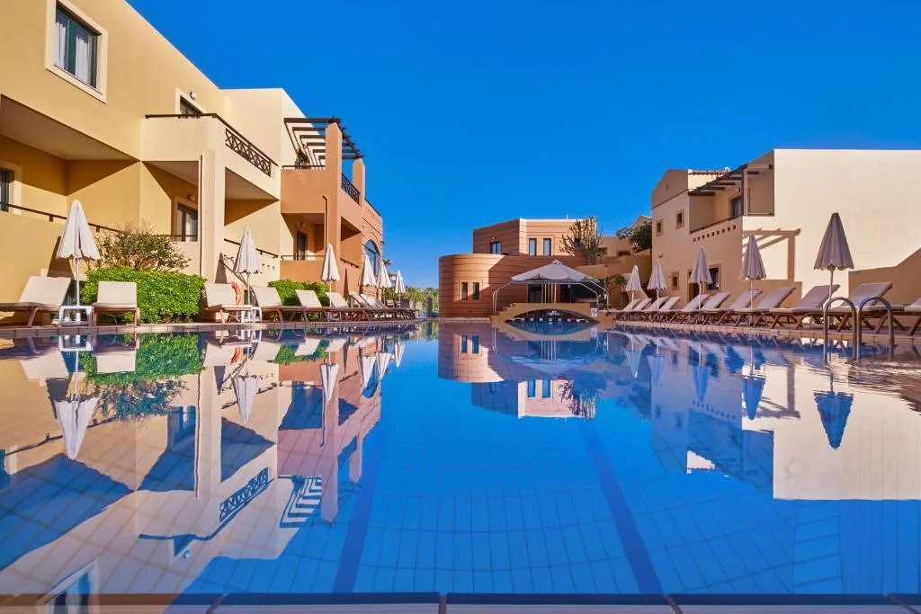 Silver Beach Hotel & Apartments: another view