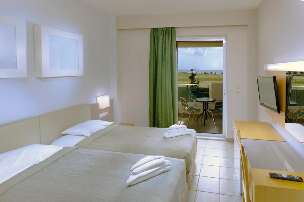 Sovereign Beach Hotel: another view