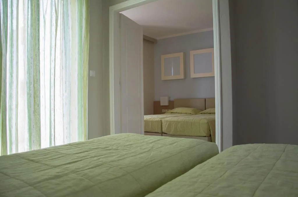Sovereign Beach Hotel: another view