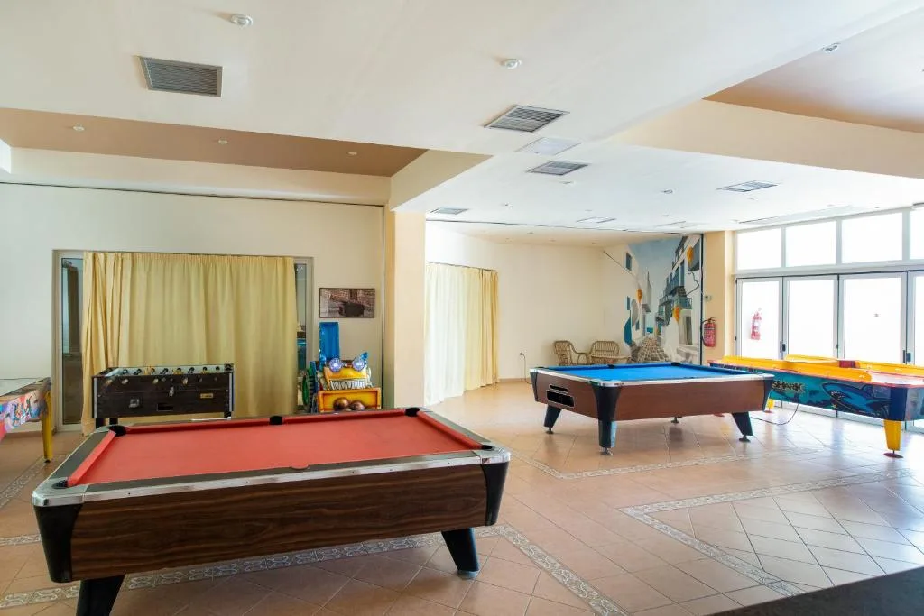Sovereign Beach Hotel: another view